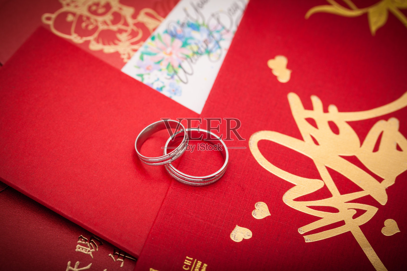 情侣戒指请柬照片摄影图片