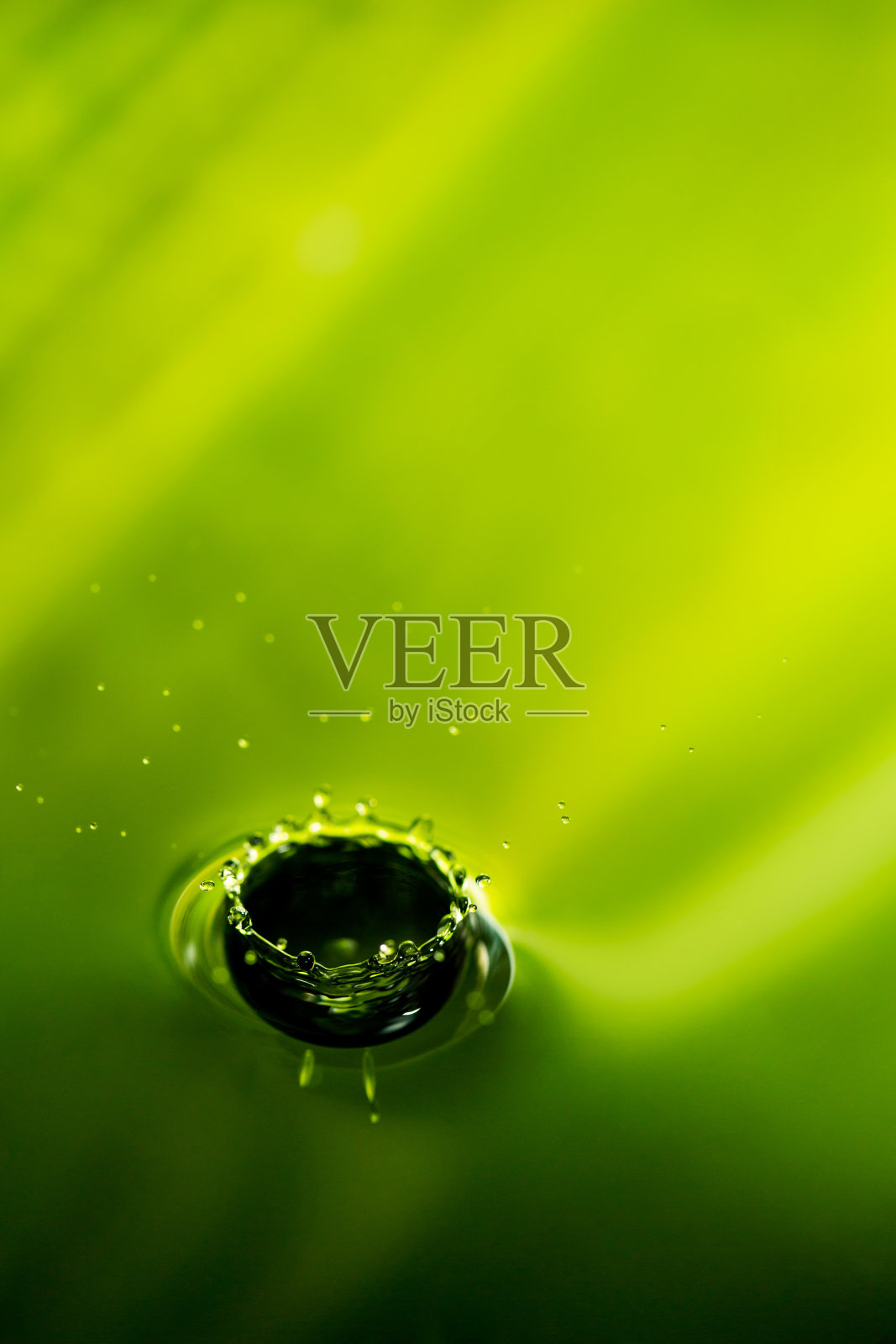 泼水的表面照片摄影图片