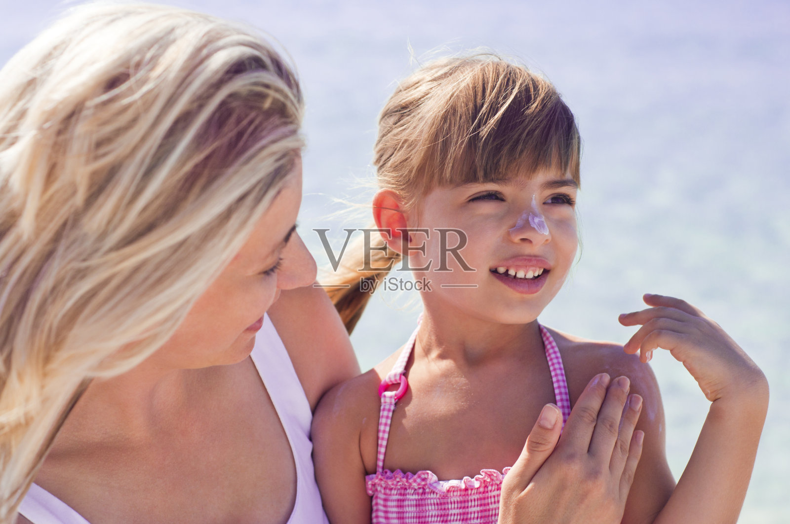 使用防晒油照片摄影图片