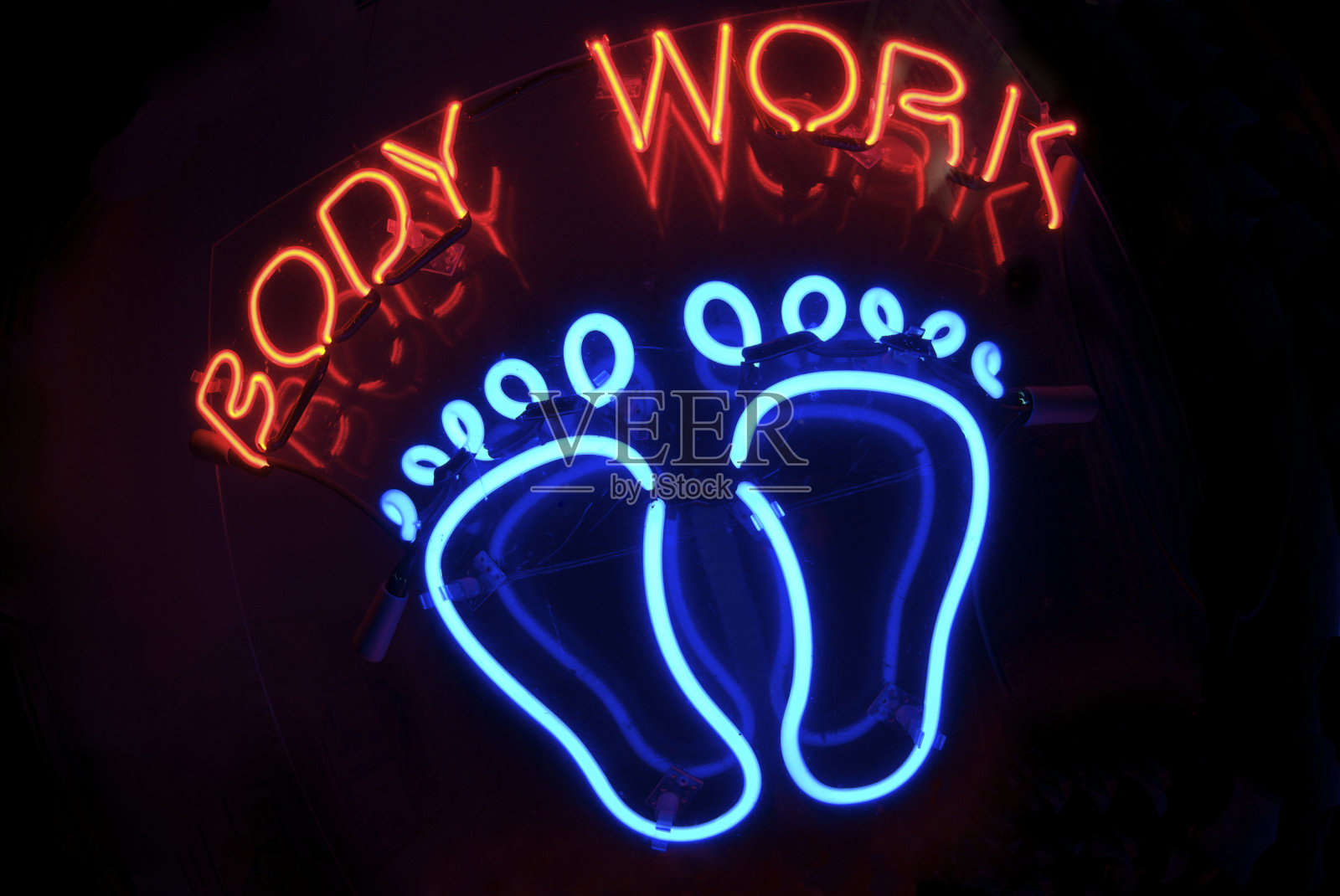 身体工作按摩信息与脚霓虹灯标志照片摄影图片