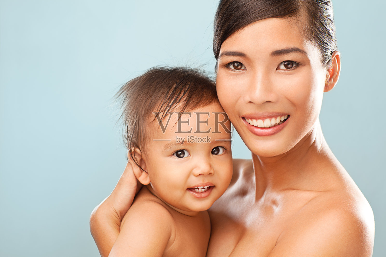 母亲和儿子照片摄影图片