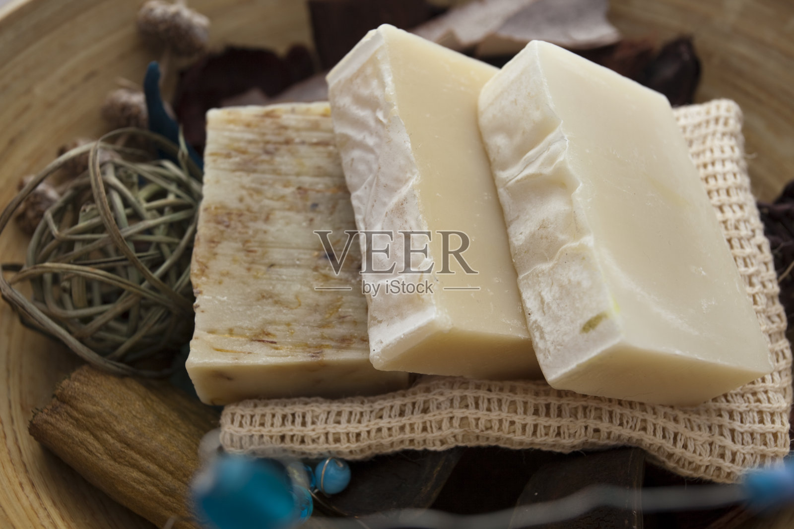 手工制作的纯天然百花香香皂照片摄影图片