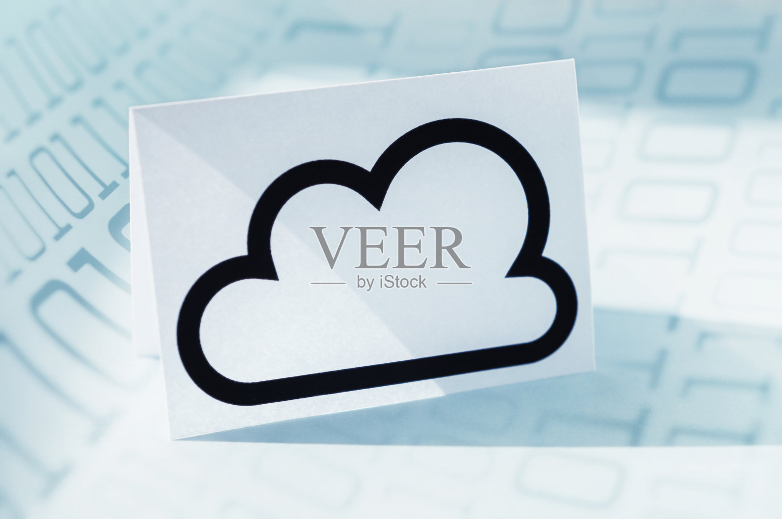 云图标和二进制代码照片摄影图片