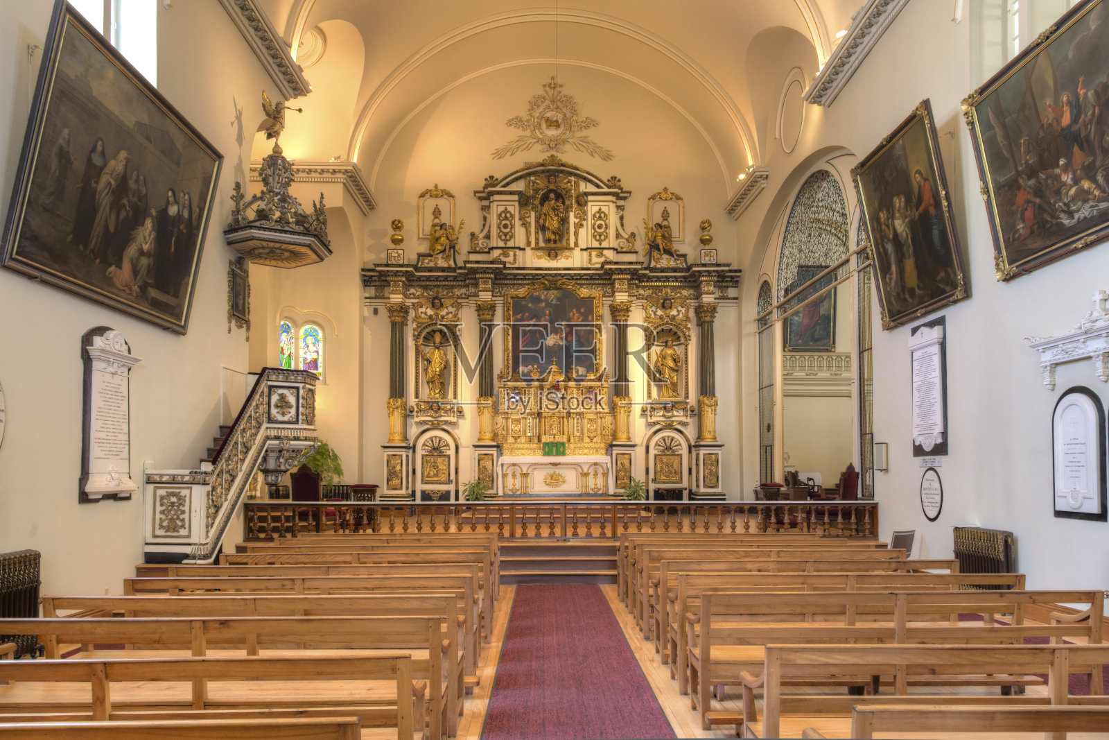 在一个教堂照片摄影图片