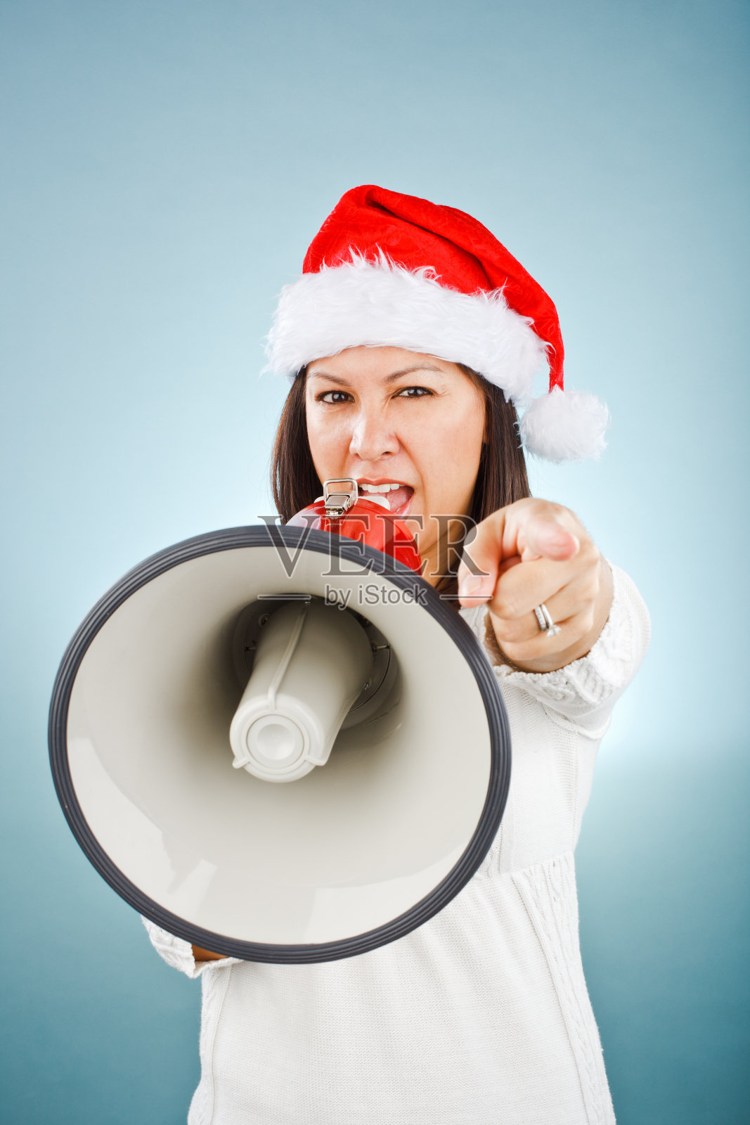 带着扩音器的可爱圣诞女孩照片摄影图片