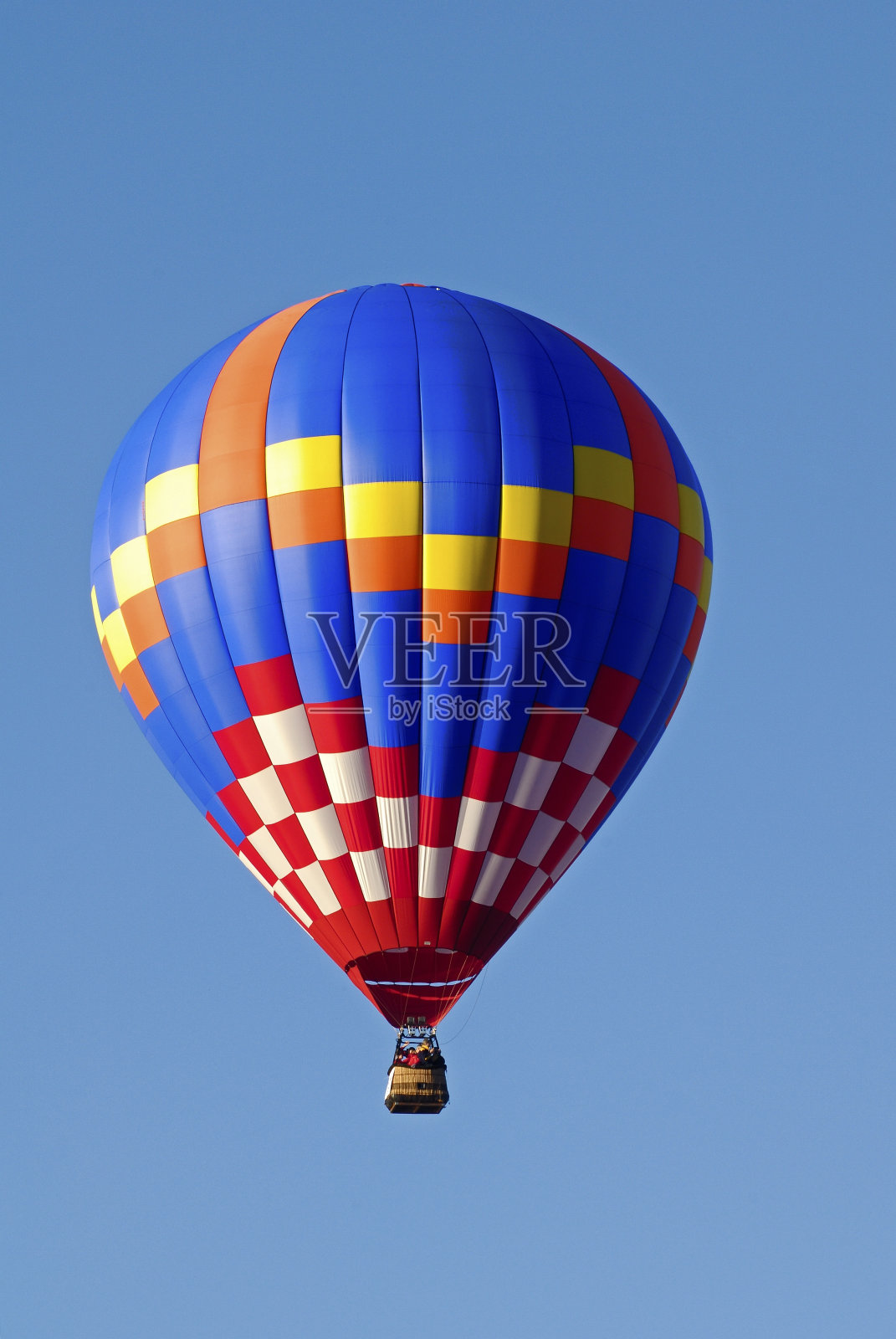 彩色的热气球在天空中照片摄影图片