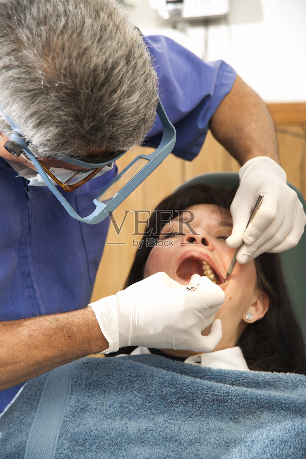 牙医工作场景照片摄影图片