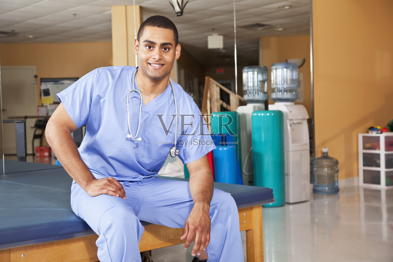 物理治疗诊所的医护人员照片摄影图片