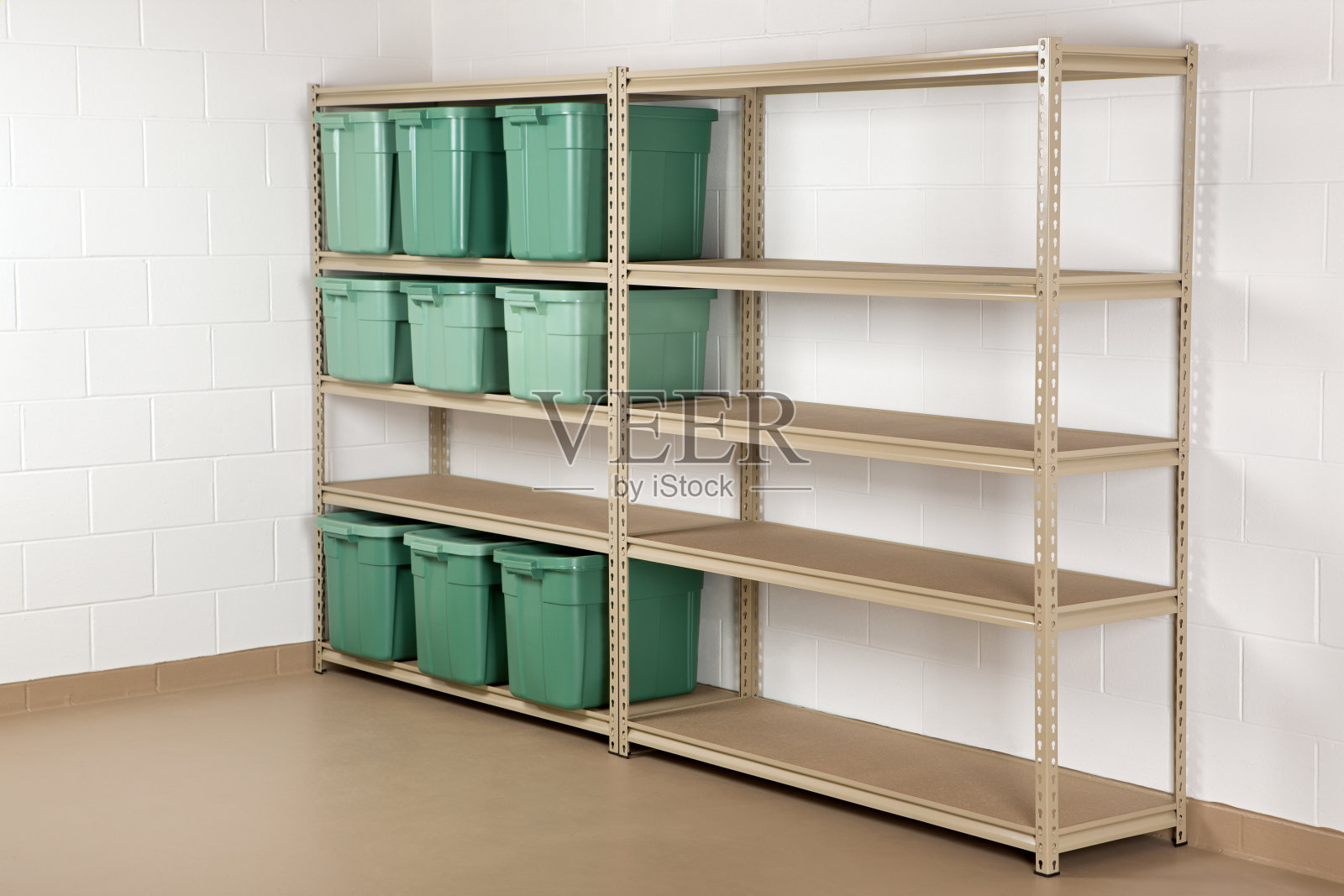 货架上的存储容器照片摄影图片