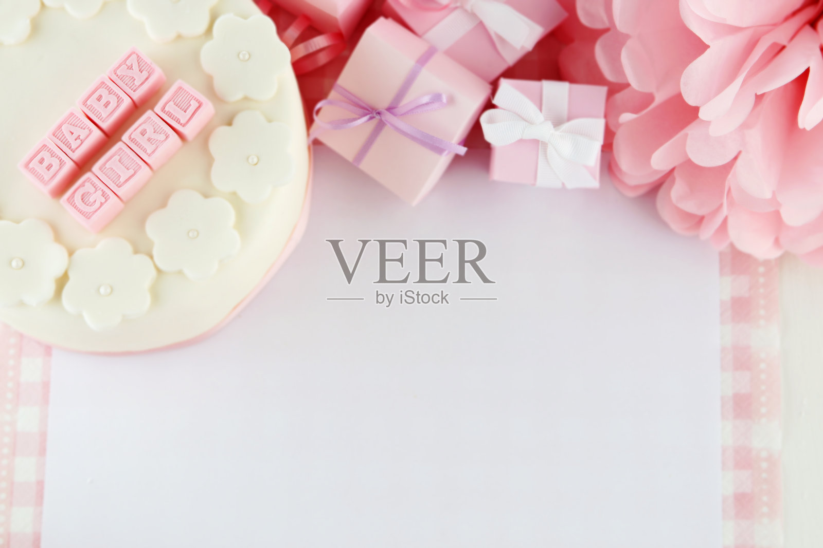 婴儿洗澡照片摄影图片