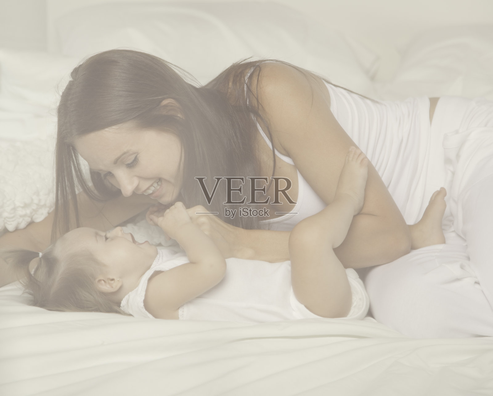 母亲和女儿照片摄影图片