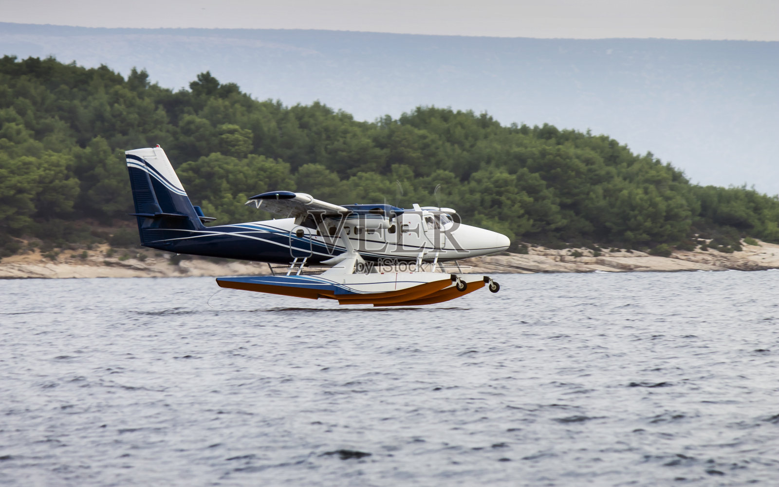 水上飞机在杰尔萨港降落照片摄影图片