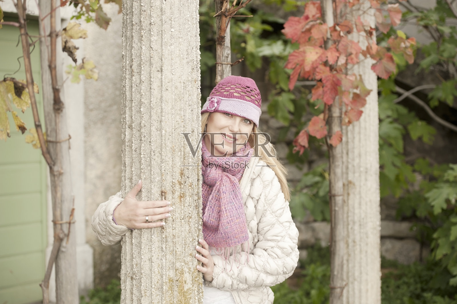 《秋天的金发女人》照片摄影图片