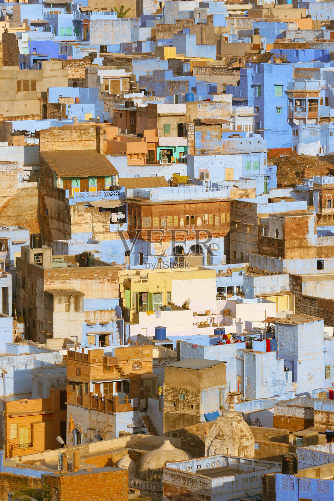 焦特布尔，印度，从周围的山蓝色的城市建筑照片摄影图片