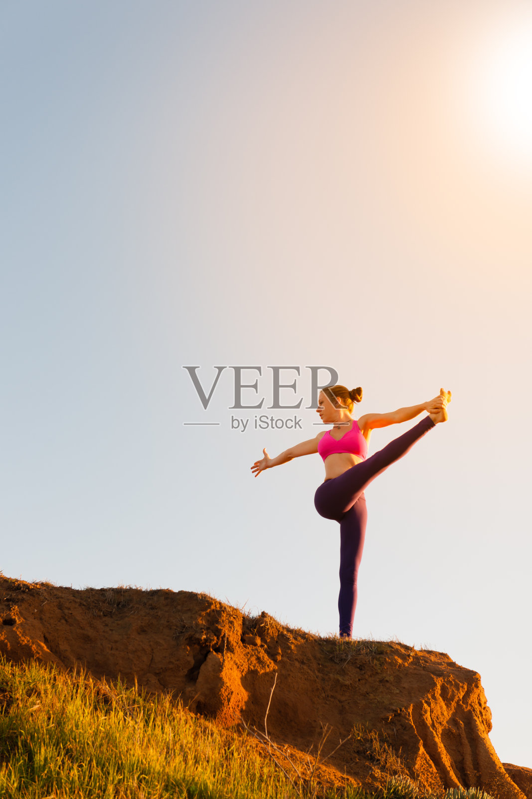 日落瑜伽照片摄影图片