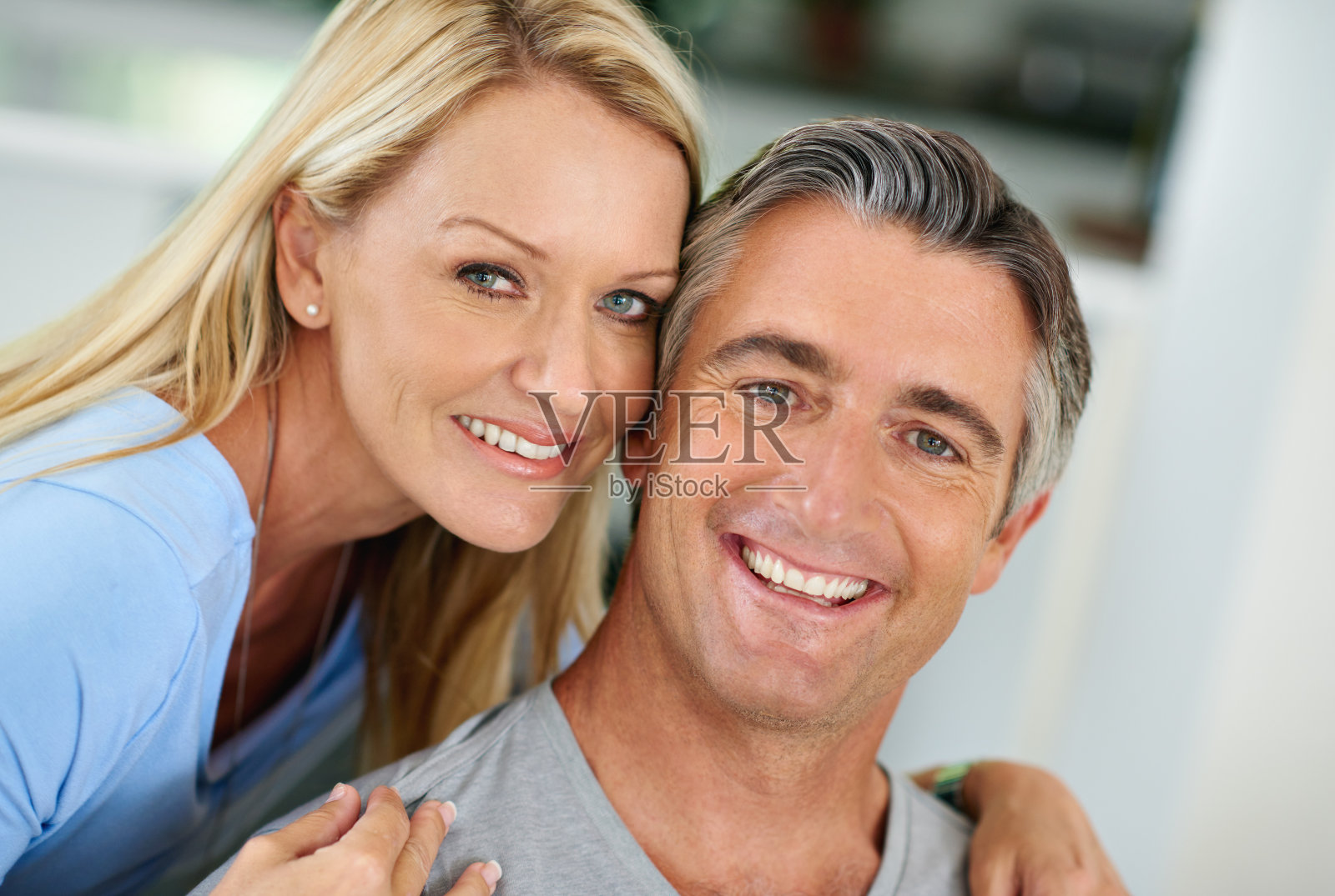 我们过着幸福的生活照片摄影图片