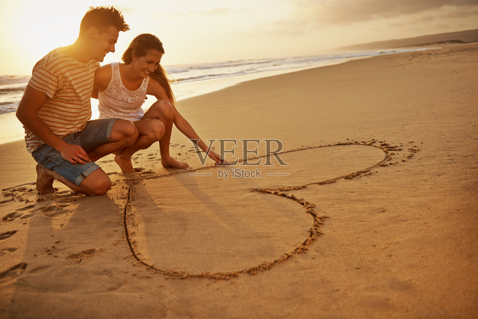 这是他们爱情的象征照片摄影图片