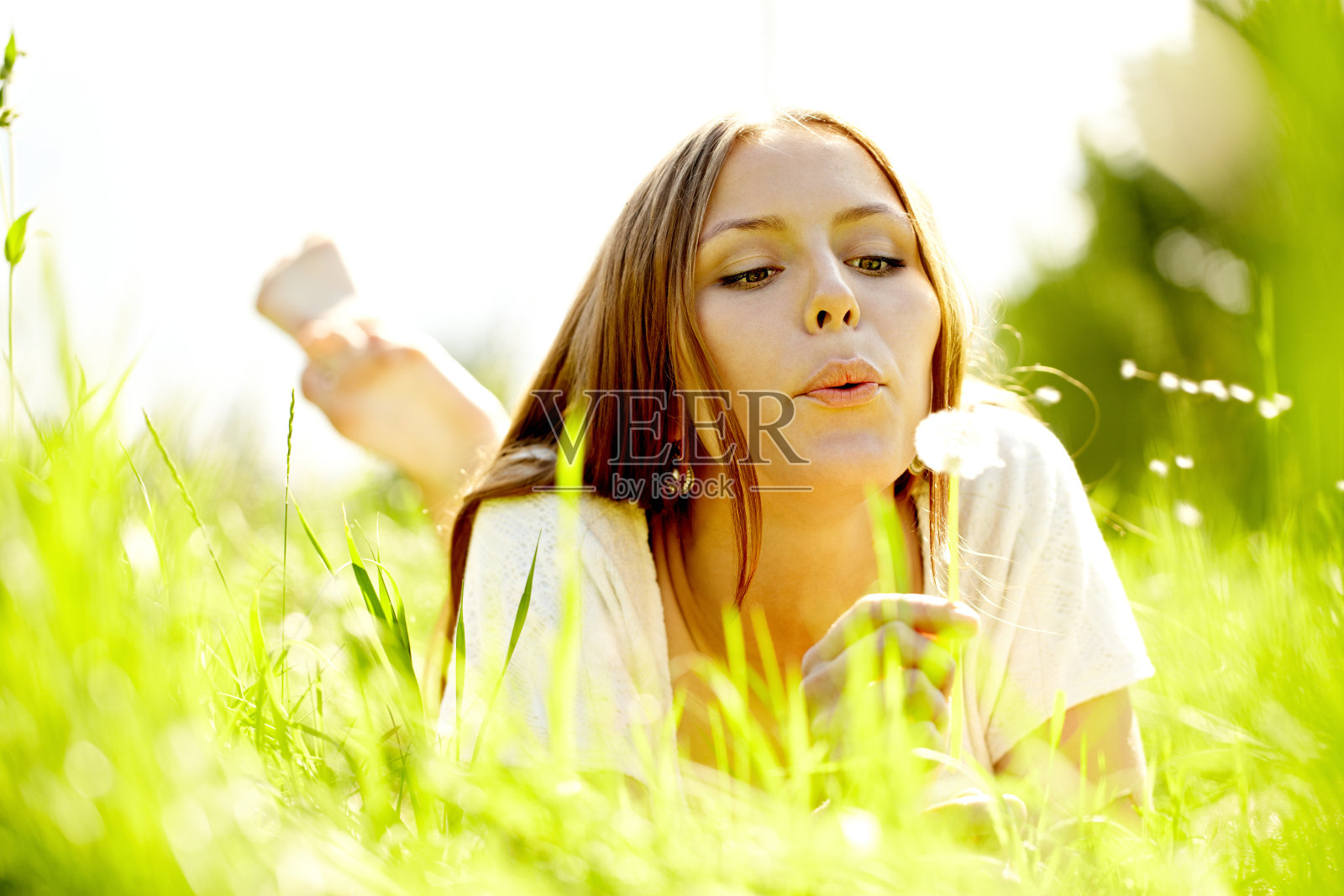 爱幻想的女孩照片摄影图片