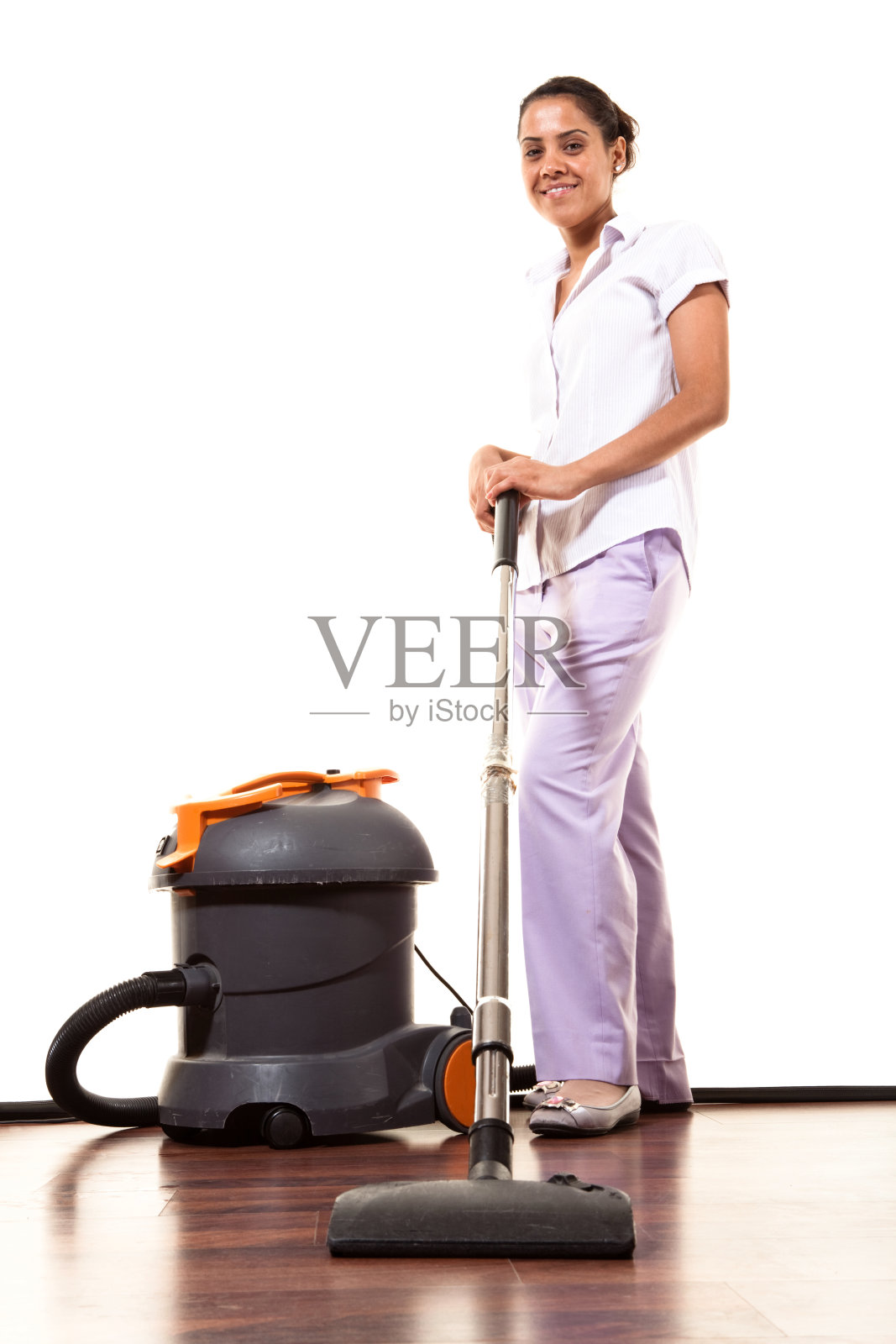 清洁房间的女保洁员照片摄影图片