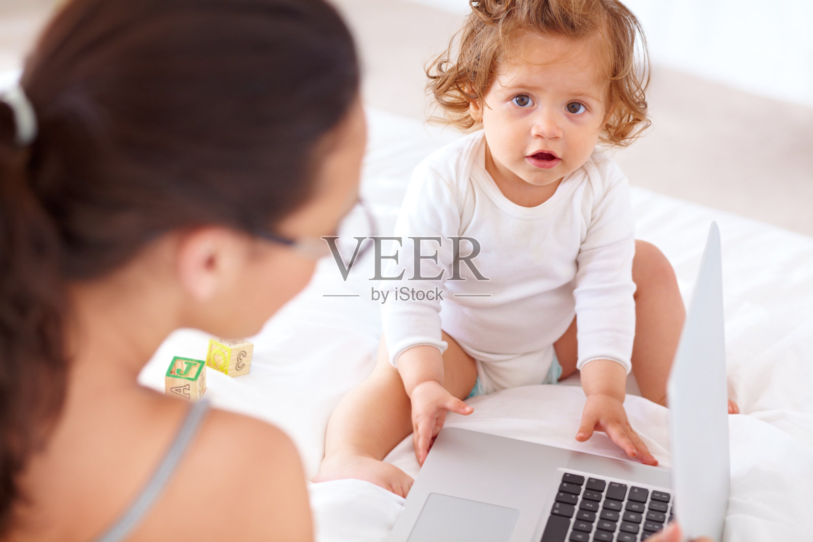 在科技的世界里长大照片摄影图片