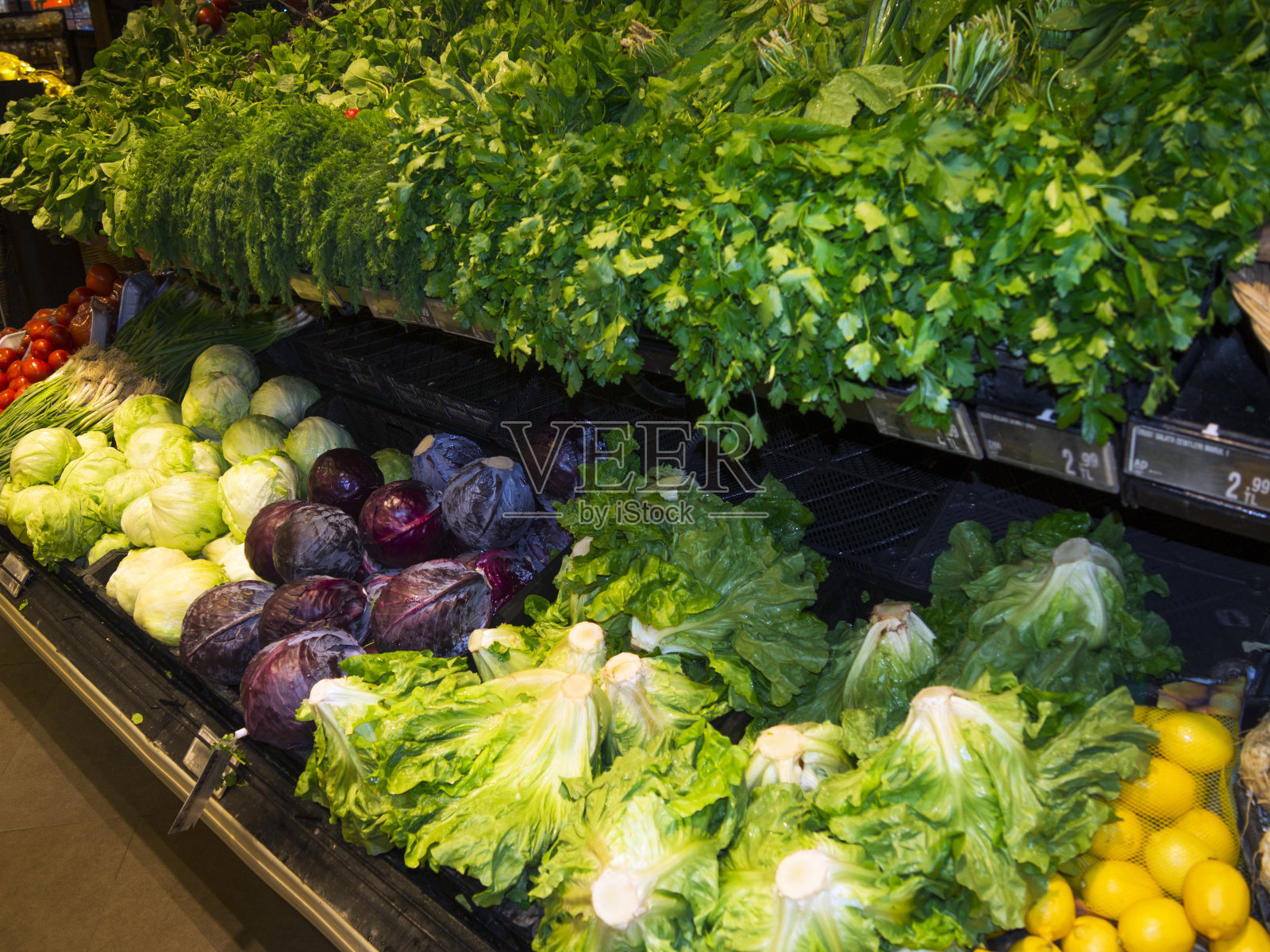 超市里的蔬菜和杂货照片摄影图片