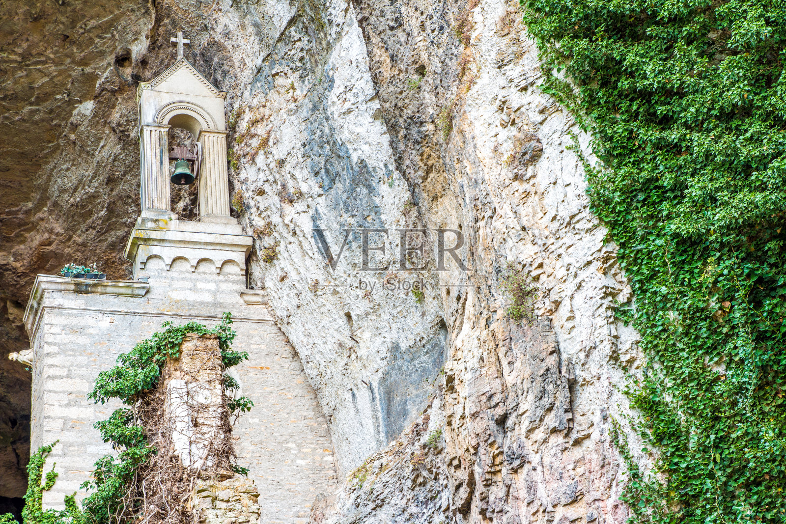 法国教堂的石头雕刻的洞穴拉巴尔姆照片摄影图片