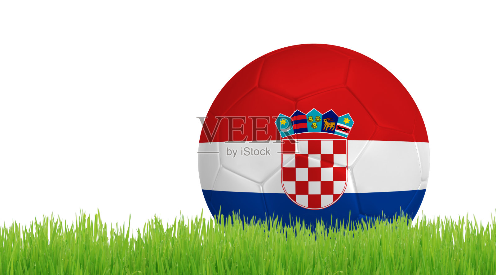 足球在绿色草地上与克罗地亚国旗的颜色照片摄影图片
