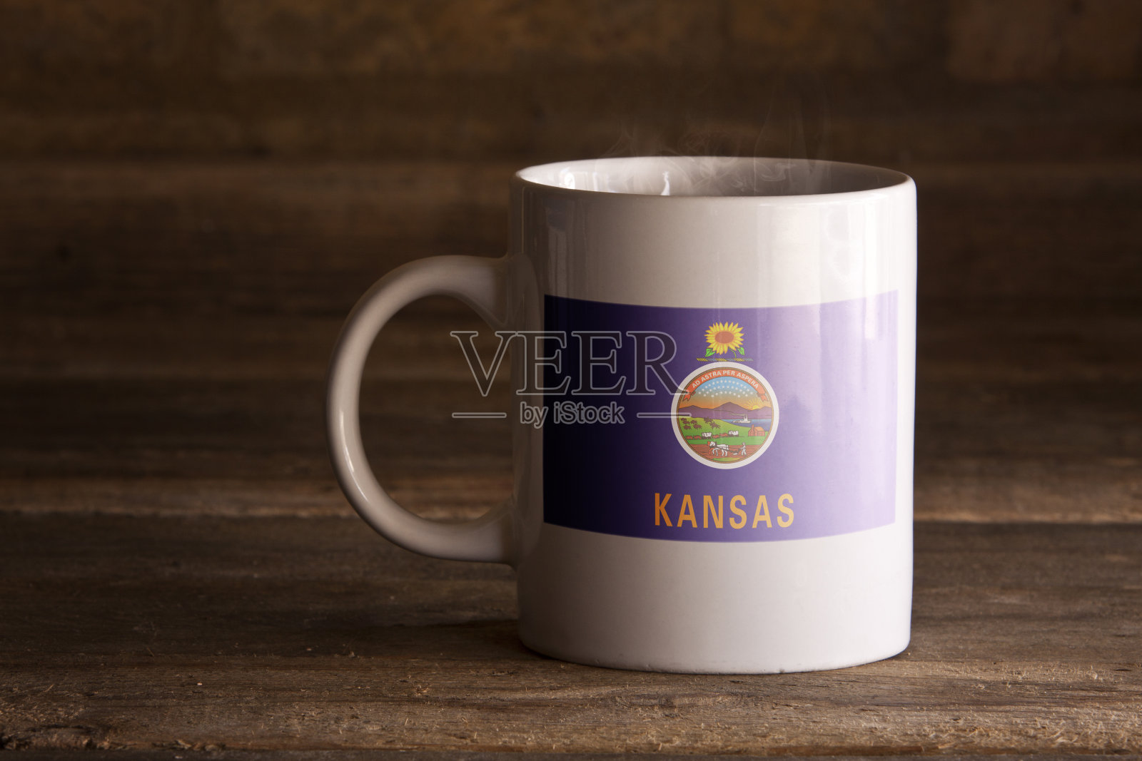 木制背景的堪萨斯马克杯照片摄影图片