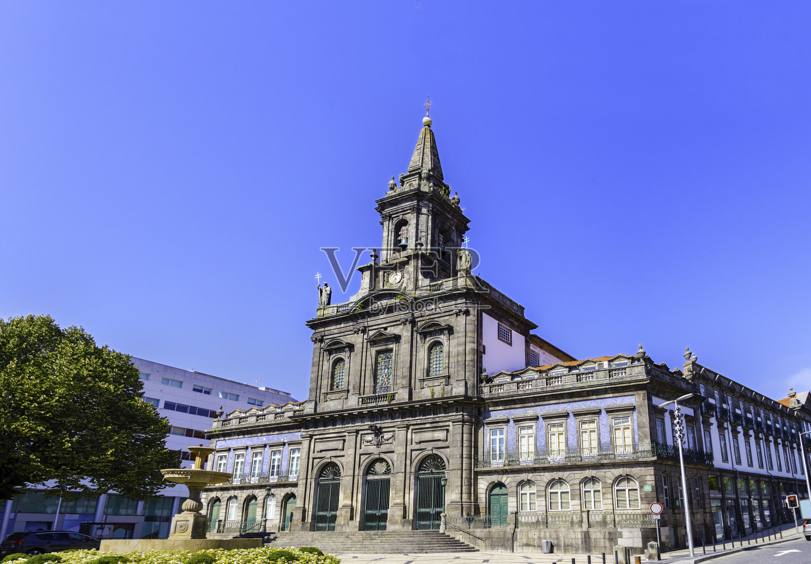 葡萄牙波尔图的特林达德教堂照片摄影图片