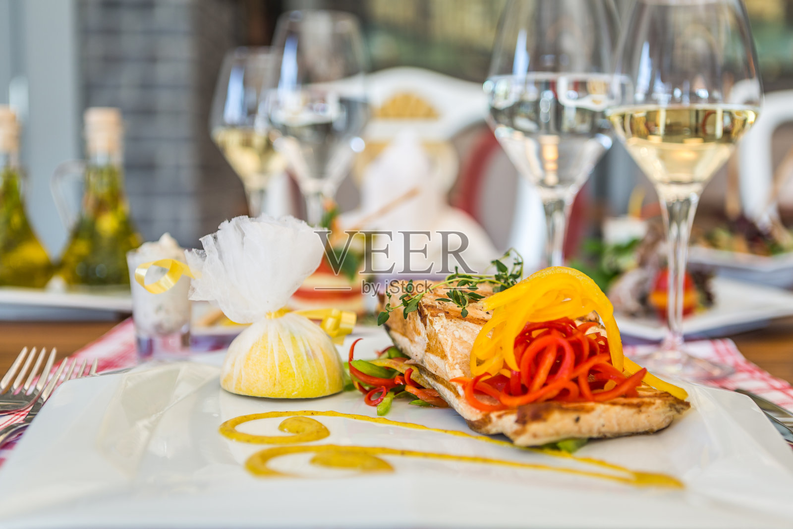 美味的鱼午餐照片摄影图片