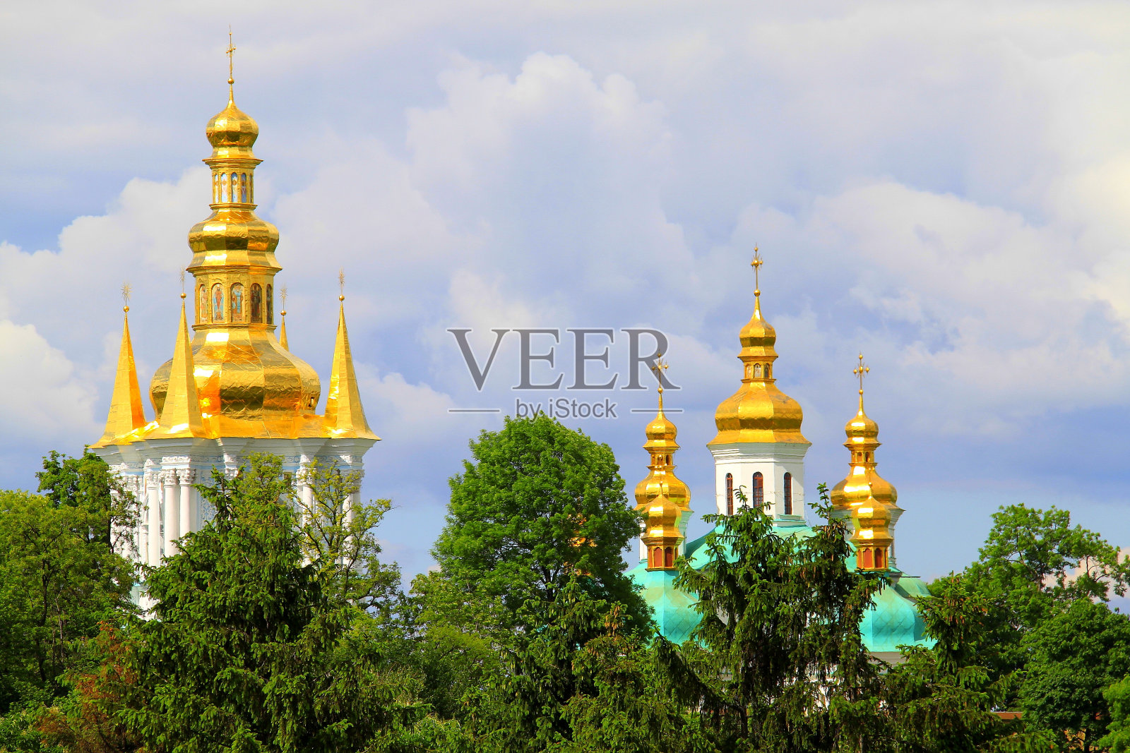 基辅佩切尔斯克拉夫-洞穴修道院戏剧性的天空，乌克兰照片摄影图片