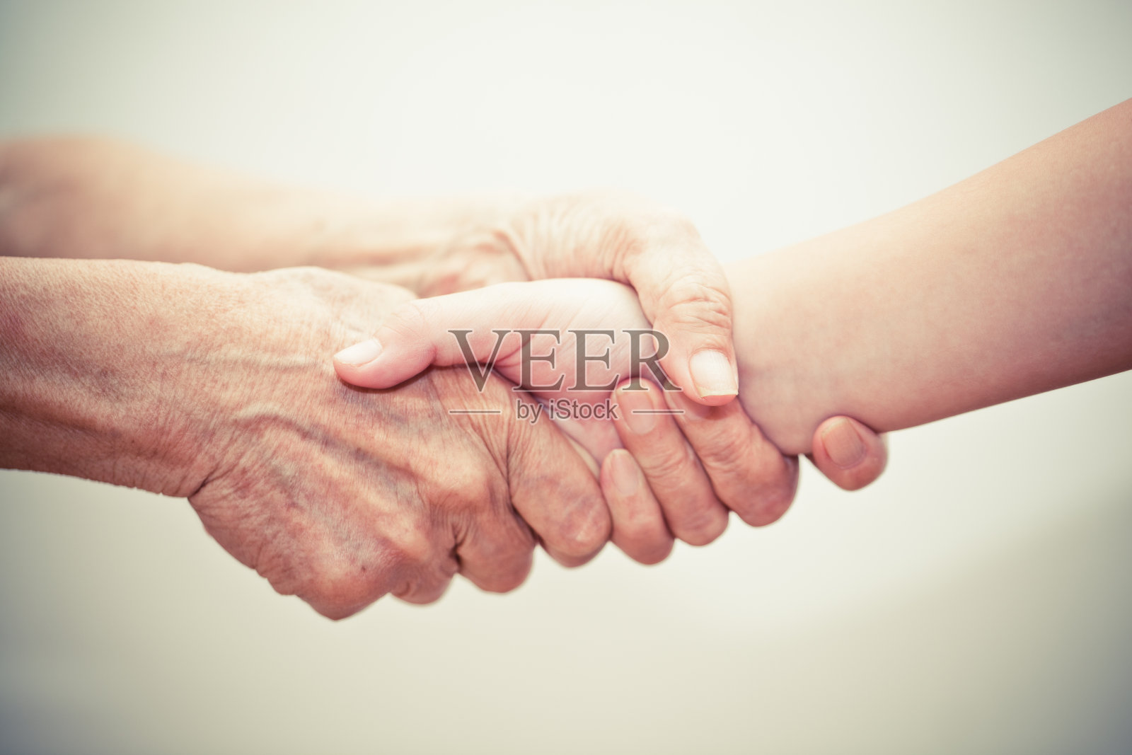 关心安慰的手照片摄影图片