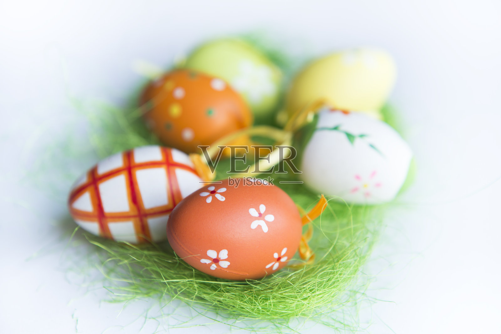 彩色复活节彩蛋孤立在白色的背景照片摄影图片