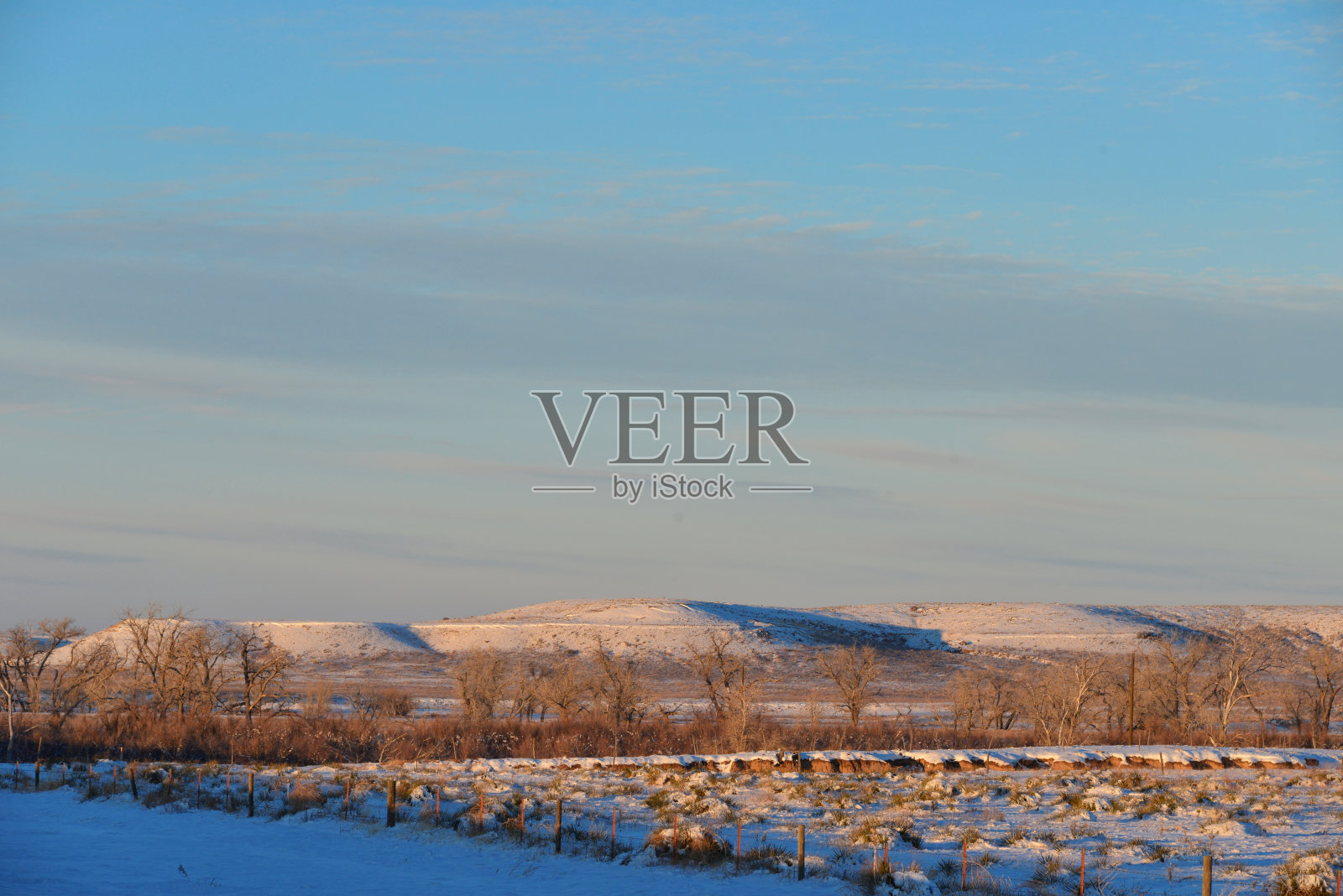 美国俄克拉荷马州:冬季的丘陵照片摄影图片