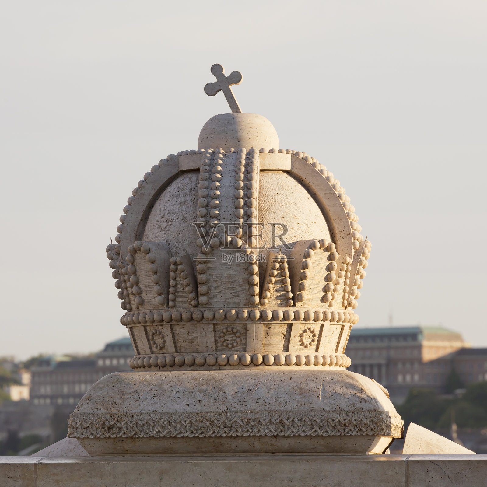 布达佩斯玛格丽特桥上的圣斯蒂芬皇冠照片摄影图片