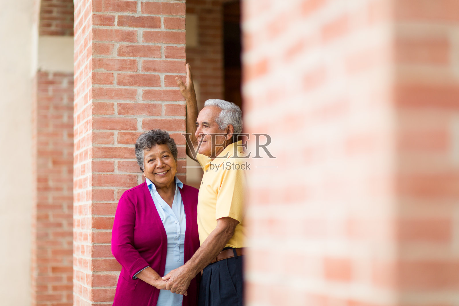 老年情侣合影照片摄影图片