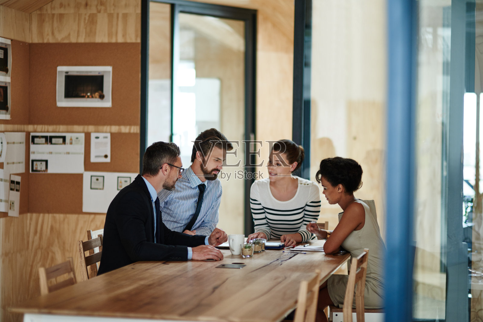 公司背后的人照片摄影图片