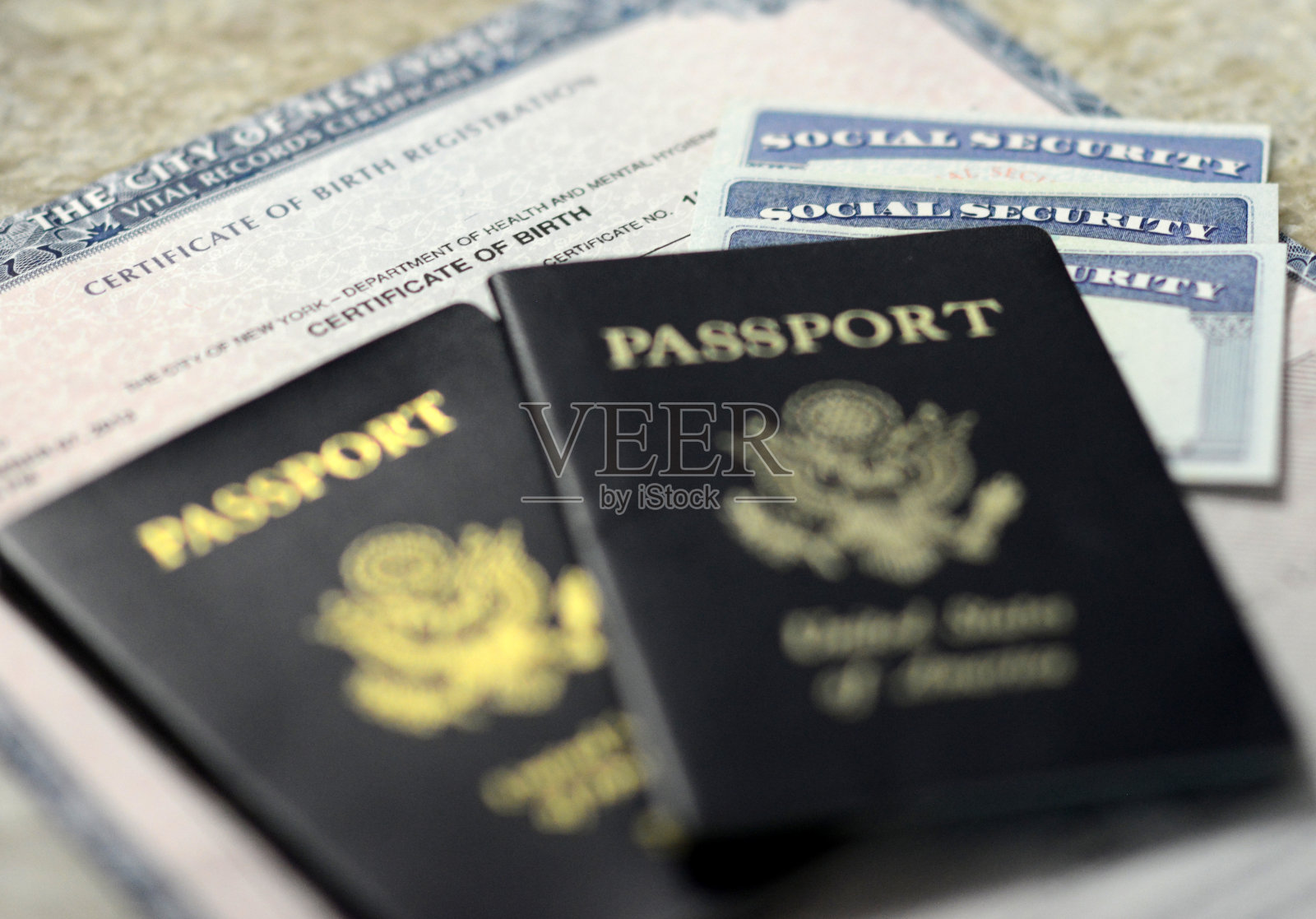 出生证明，护照，社保卡照片摄影图片