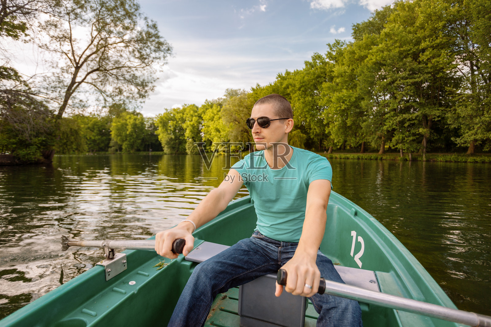 乘船照片摄影图片