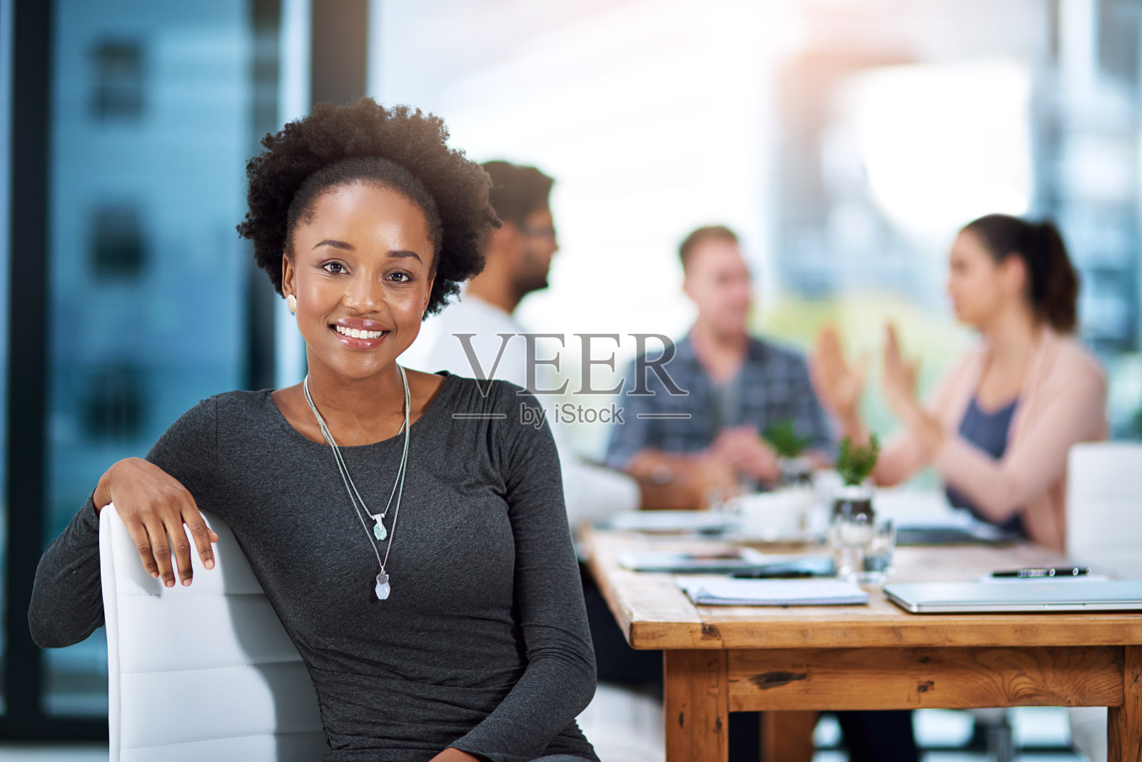 我对办公室的工作质量很满意照片摄影图片