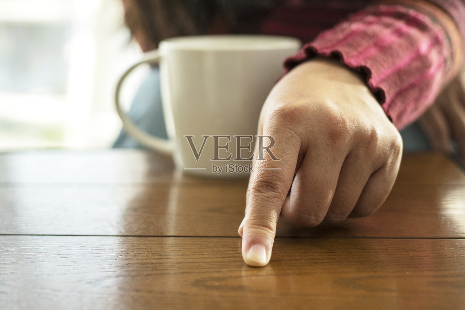 休息时间聊天照片摄影图片