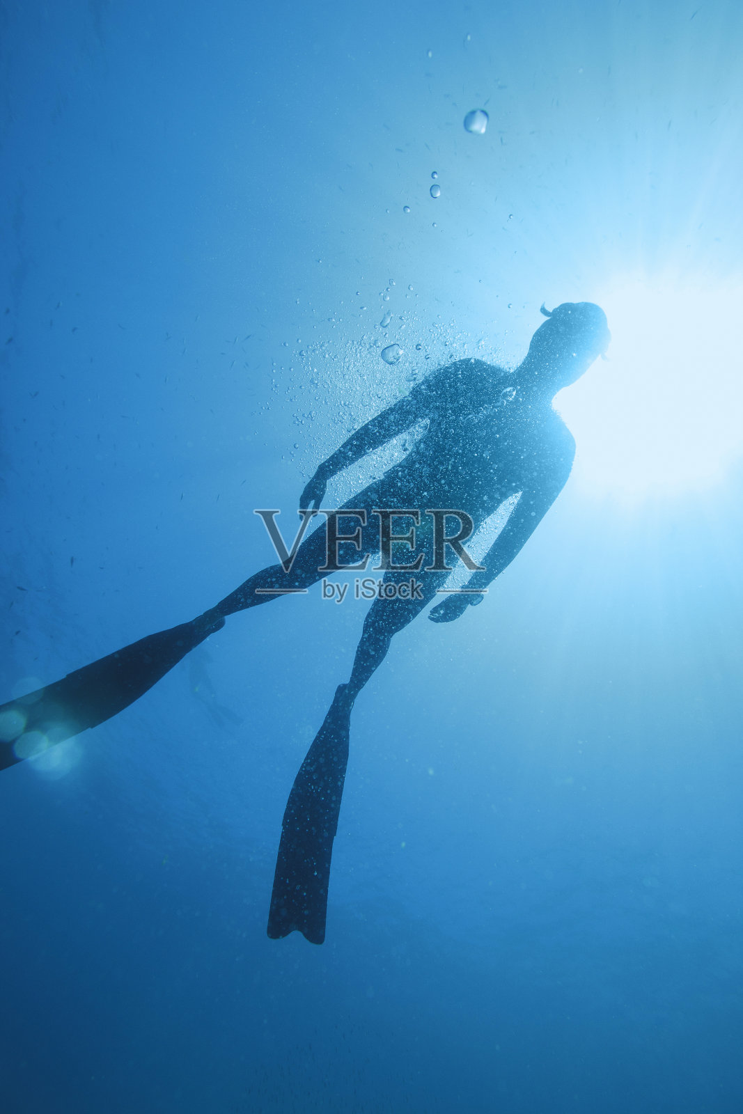 自由潜水呼吸暂停妇女浮潜水下潜水海上冒险照片摄影图片