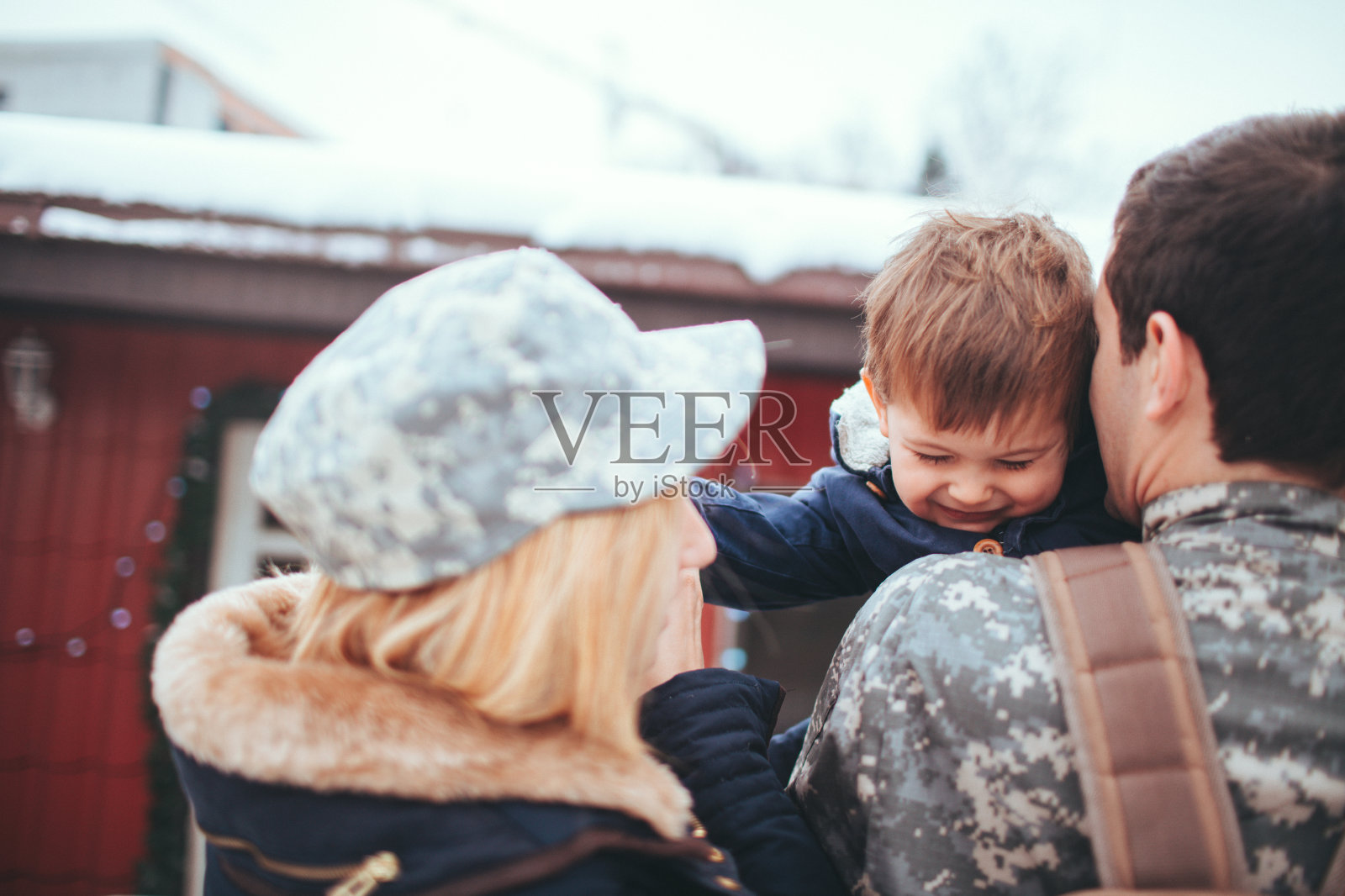 和爸爸说再见，士兵照片摄影图片