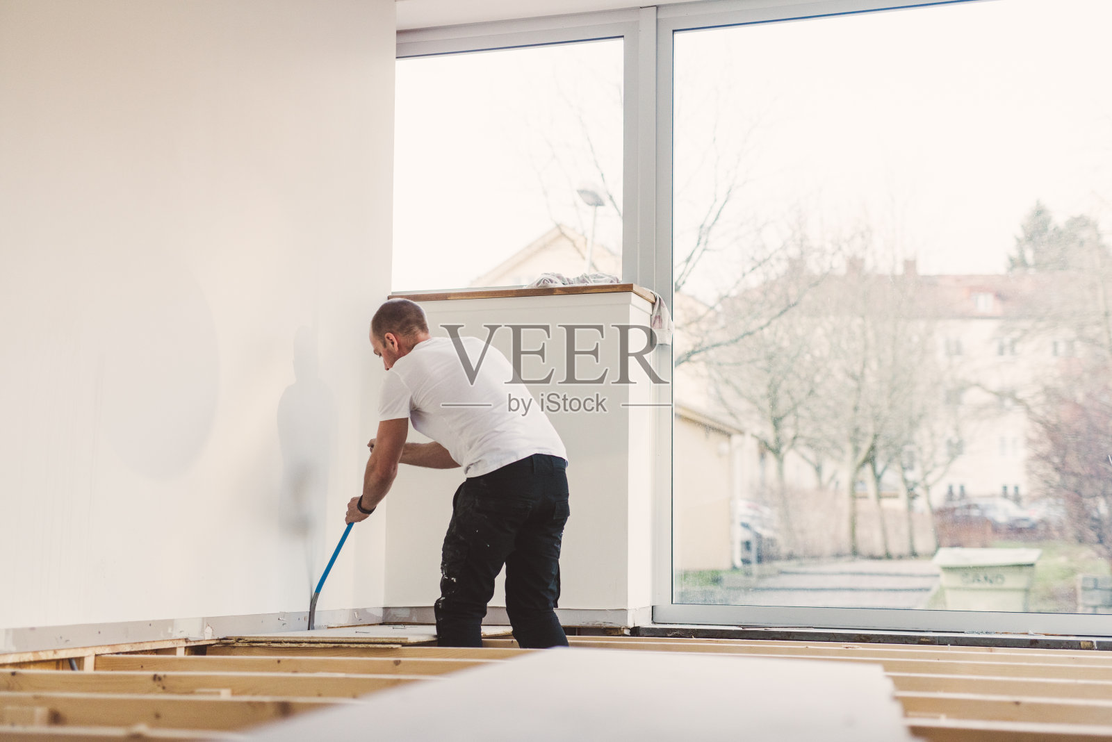 人拆除和重建照片摄影图片