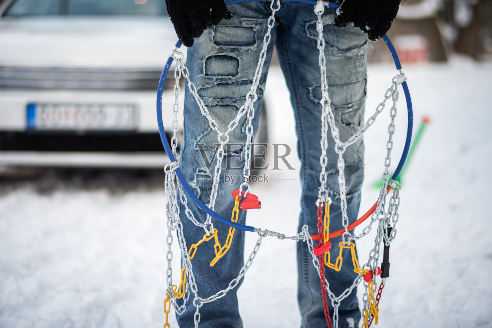 有雪链的人照片摄影图片