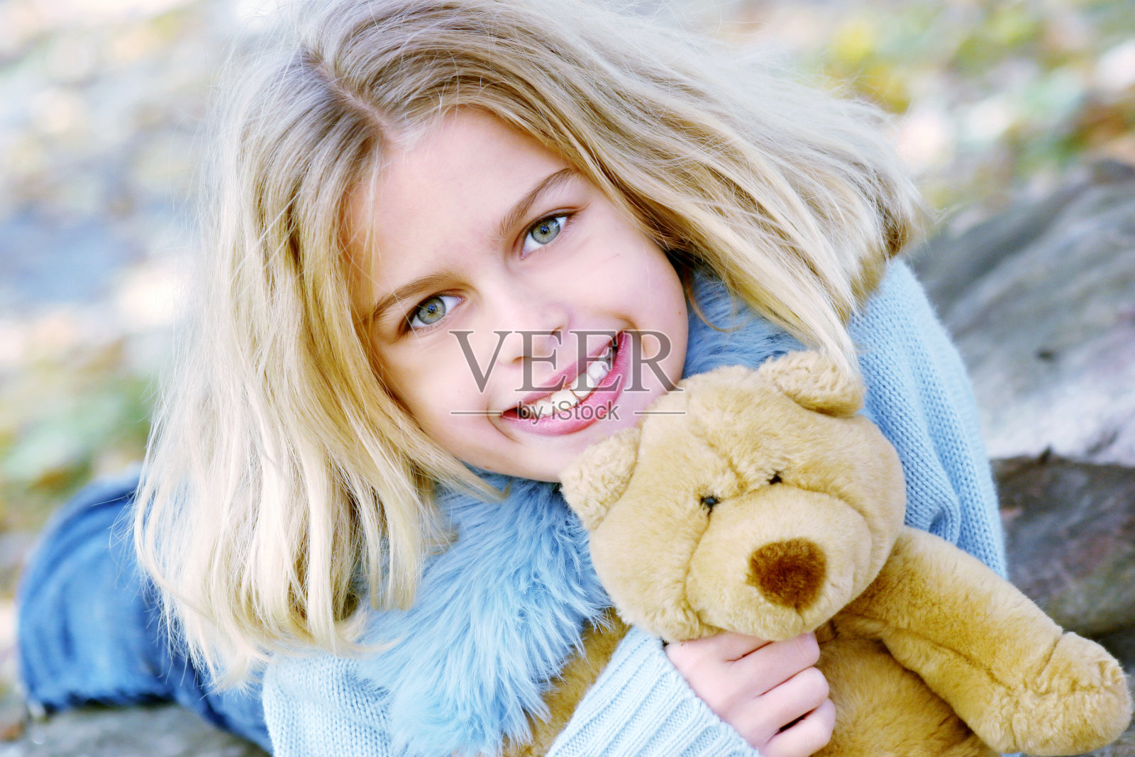 漂亮的小女孩照片摄影图片