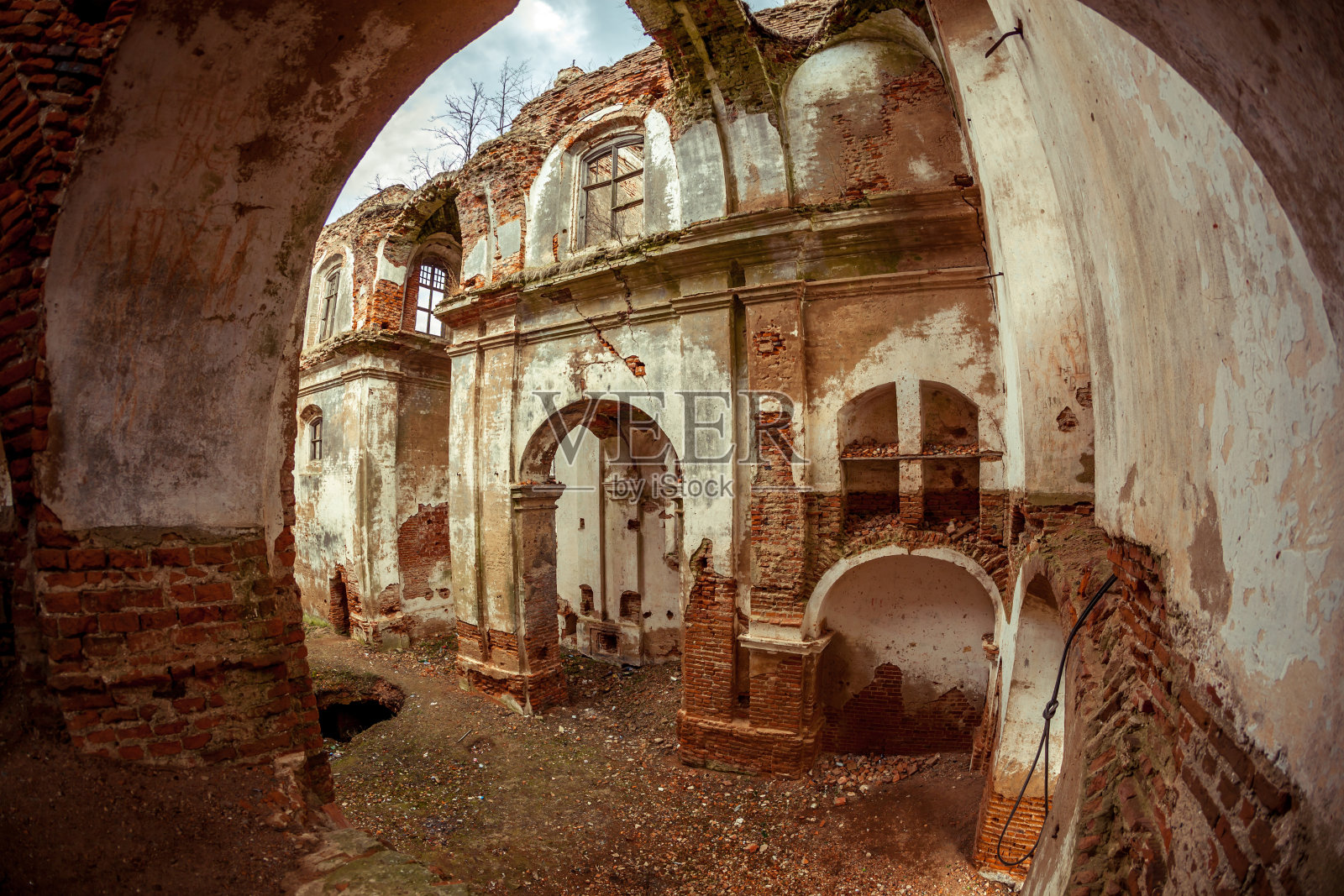 废弃的老教堂没有屋顶照片摄影图片