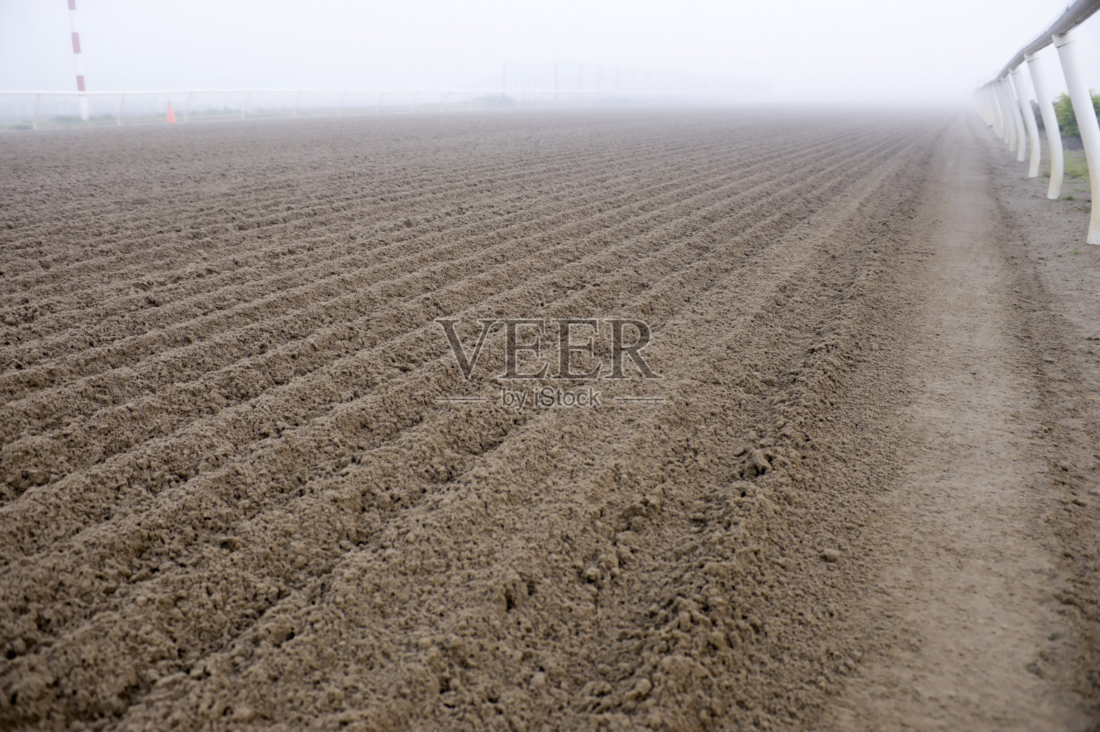 有雾的早晨跟踪照片摄影图片