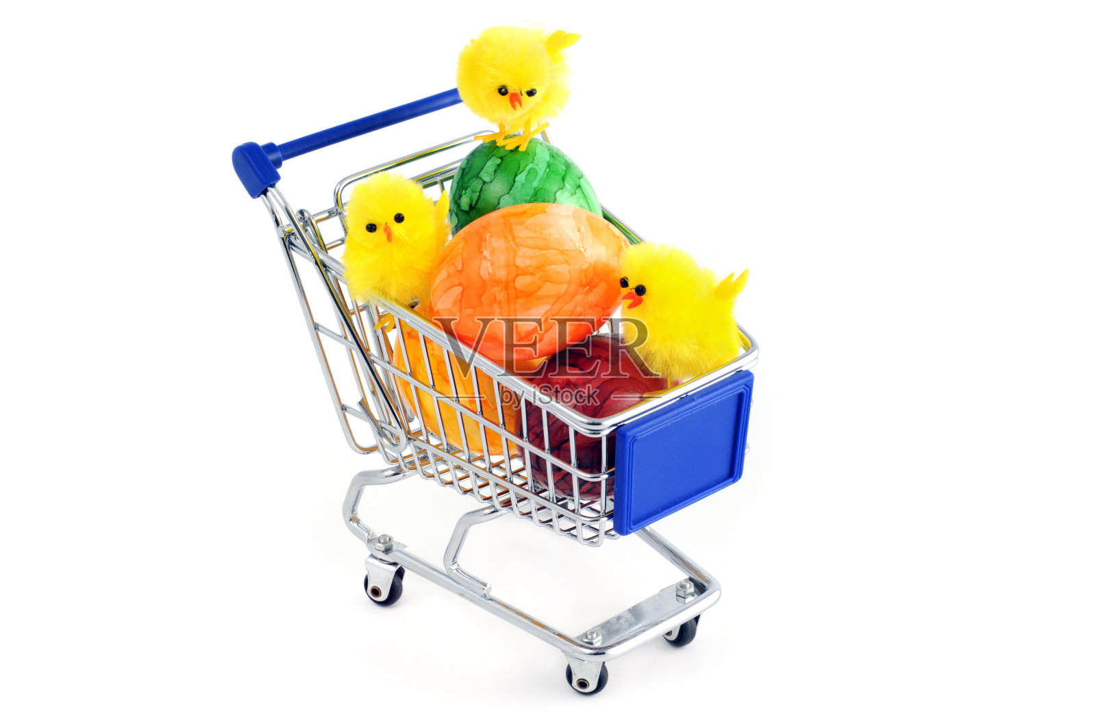 有彩色复活节彩蛋和小鸡的购物车照片摄影图片