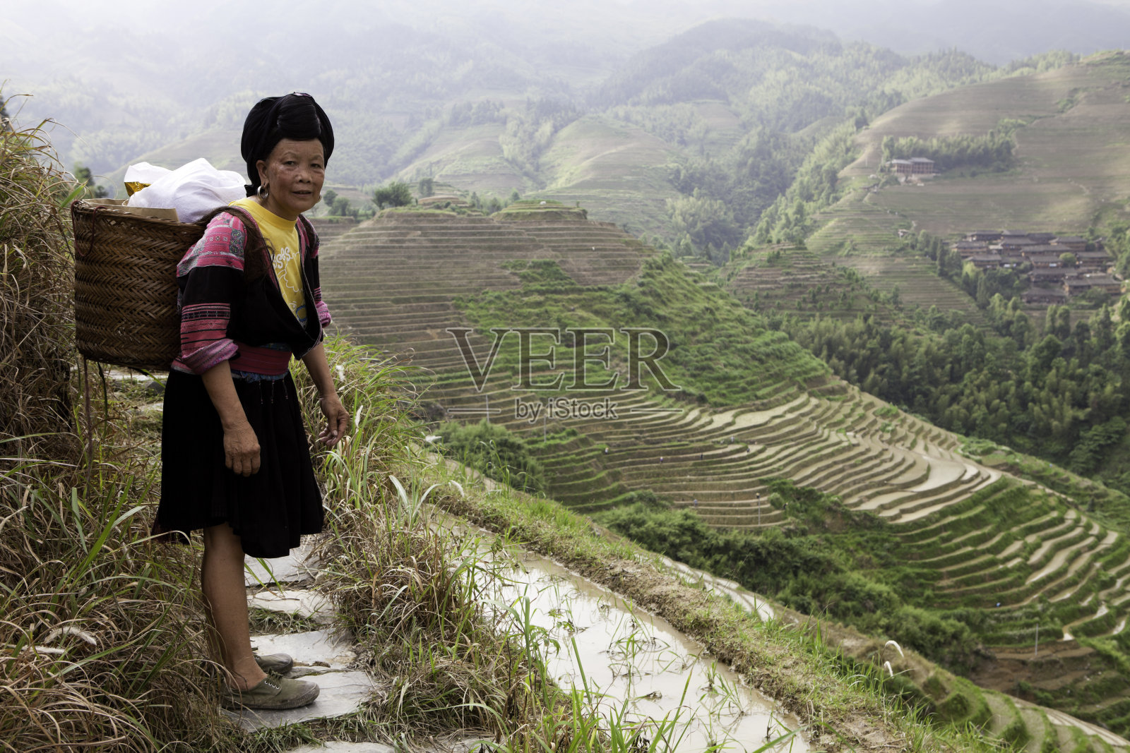 姚部落的女人照片摄影图片